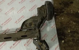 Задняя балка для Nissan Tiida на фотографиях