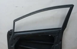 Дверь передняя правая для Kia Ceed 2010 года на фотографиях