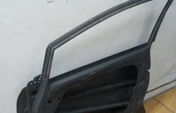 Дверь передняя правая для Kia Ceed 2010 года на фотографиях